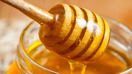 Frizzy Hair Causing You Problems? Here are the benefits of honey for your hair