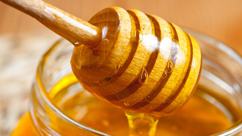 Frizzy-Hair-Causing-You-Problems?-Here-are-the-benefits-of-honey-for-your-hair