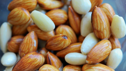 What’s More Beneficial: Soaked or Raw Almonds?