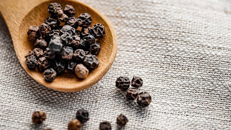 6 Benefits of Black Pepper Water on Your Health