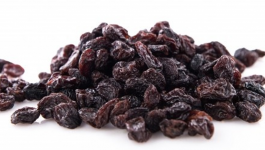 5 Health Benefits of Raisins with Milk for Your Little Ones