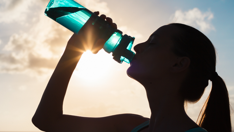 Can drinking water aid in weight loss?
